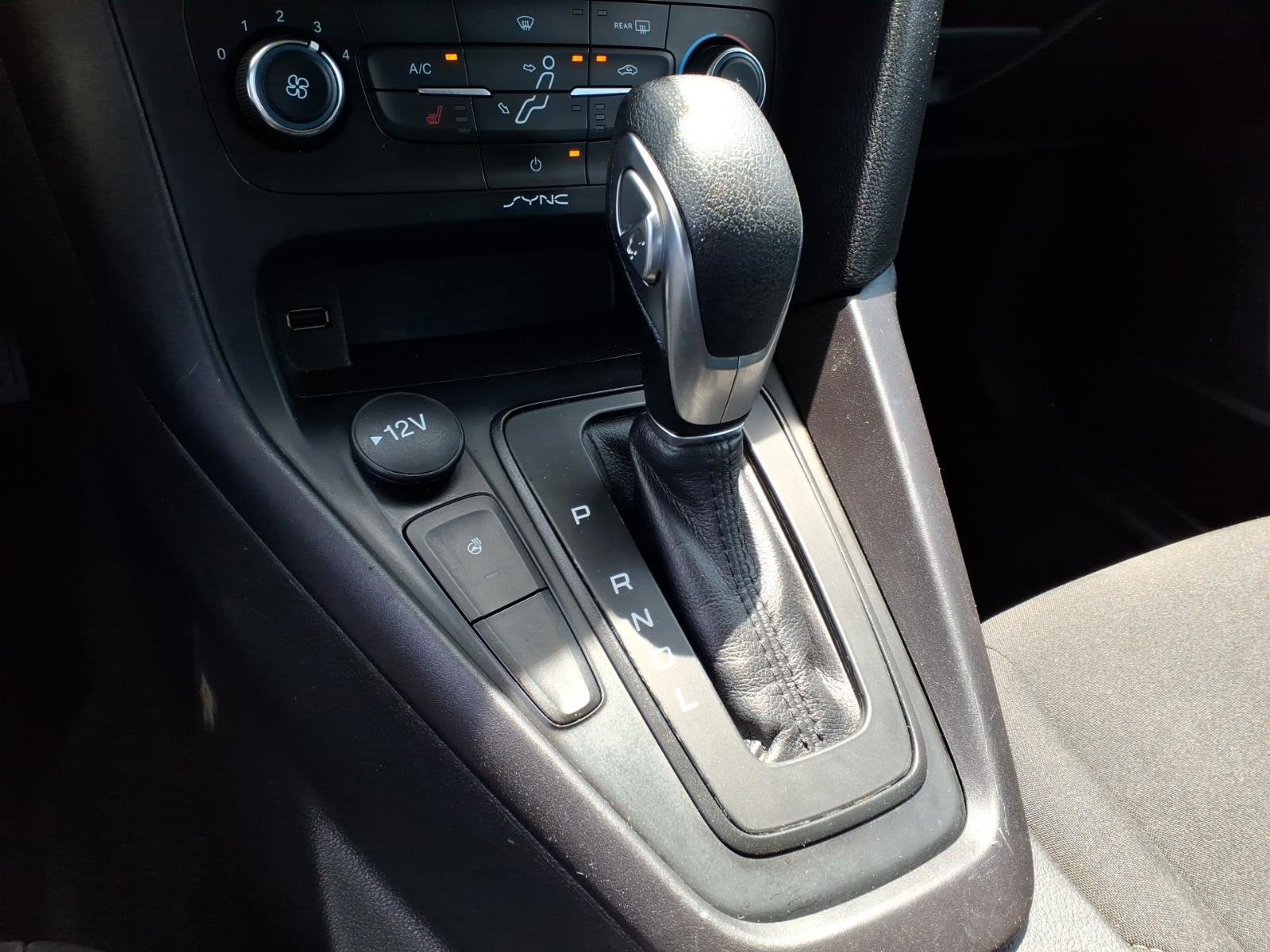 Certified 2018 Ford Focus SE w/ Cold Weather Package FWD image 21