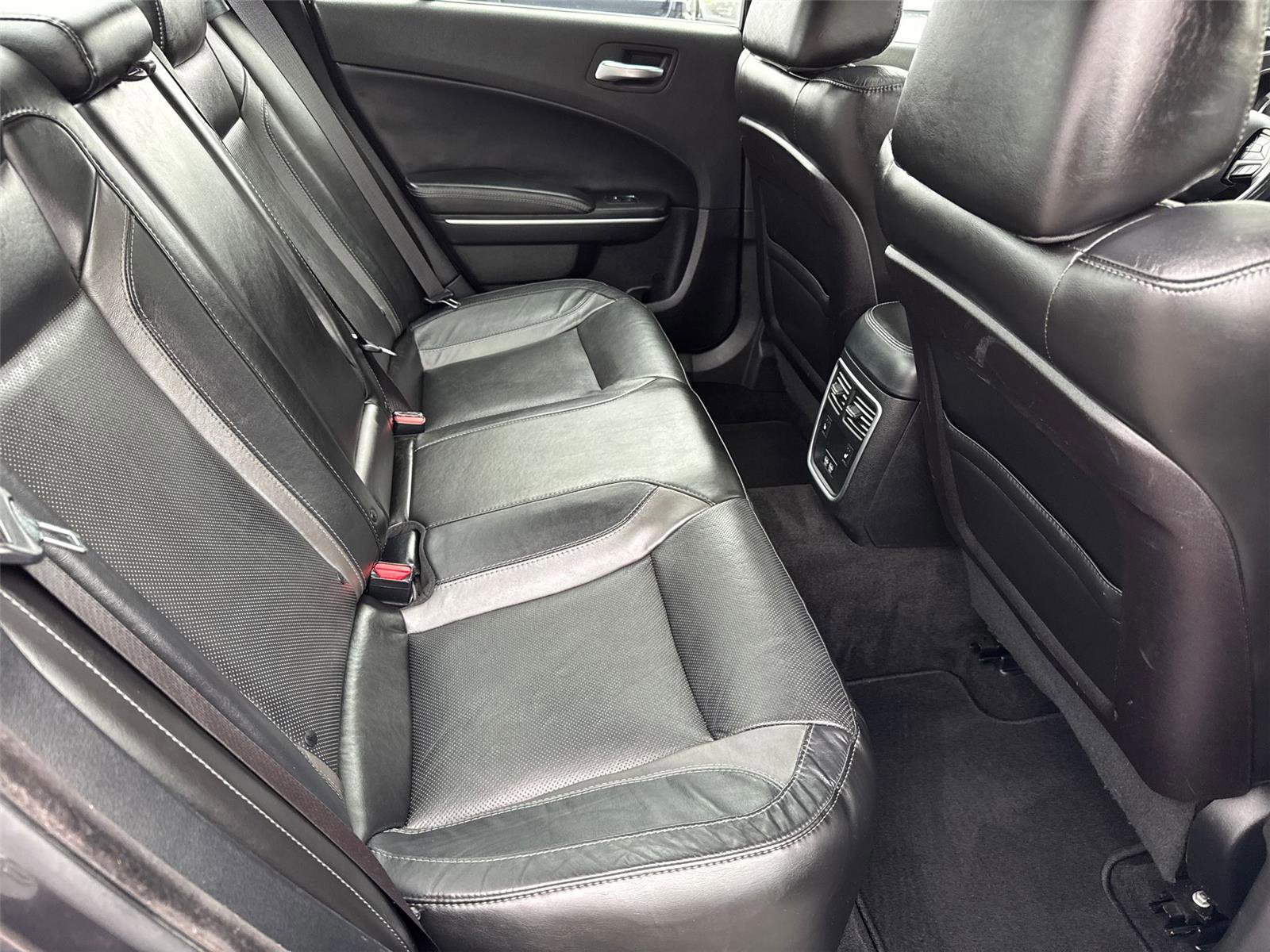 Used 2019 Dodge Charger SXT w/ Leather Interior Group image 18