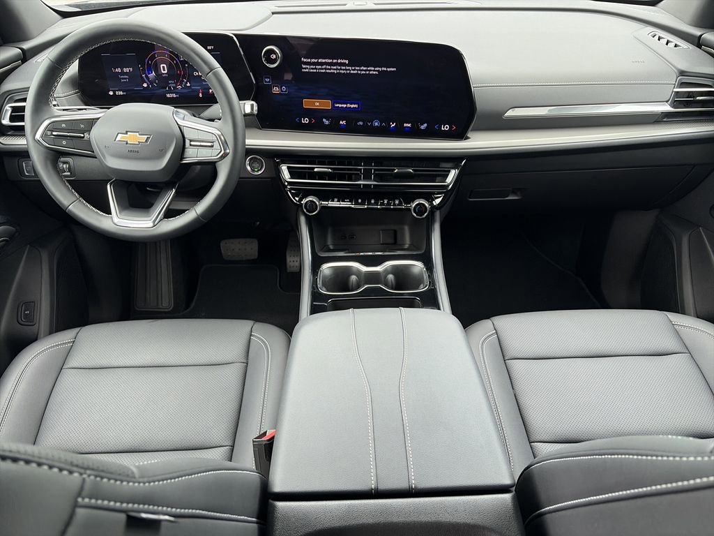 Used 2025 Chevrolet Traverse LT w/ Driver Confidence Package FWD image 14