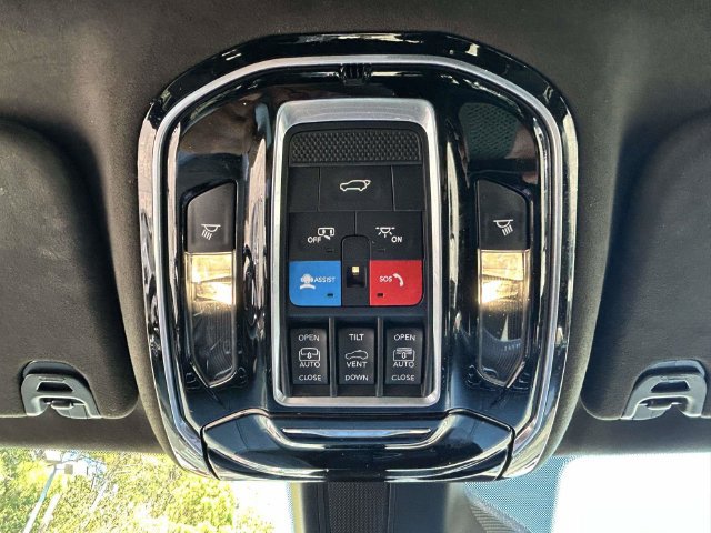Used 2023 Jeep Grand Wagoneer Series II AWD/4WD image 28