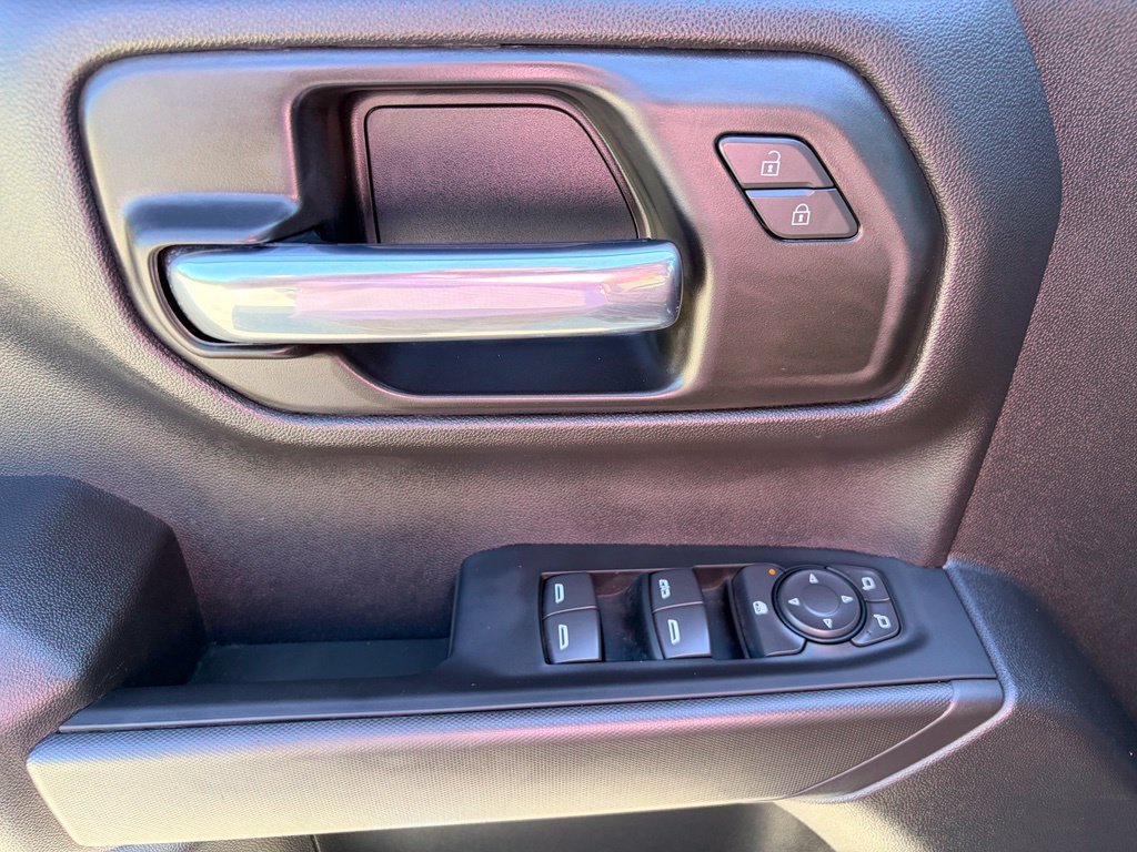 Used 2026 Chevrolet Silverado 1500 Custom Trail Boss w/ LPO, Dark Essentials Package AWD/4WD image 18