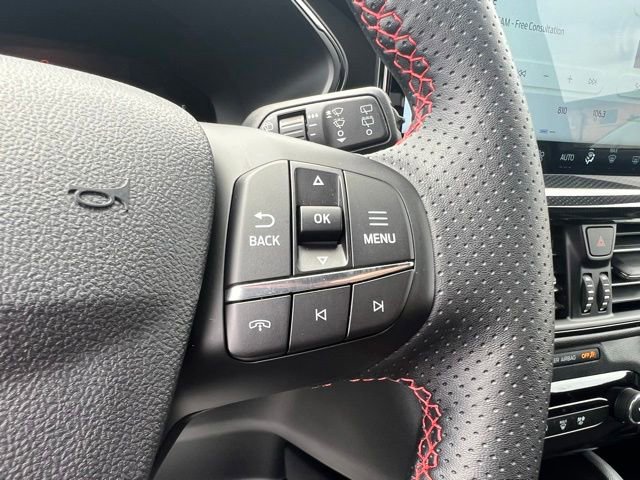 Certified 2025 Ford Escape ST-Line AWD/4WD image 10