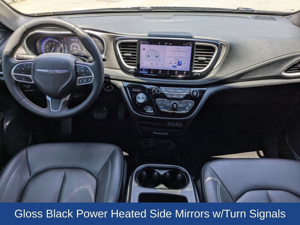Used 2025 Chrysler Pacifica Select FWD image 18