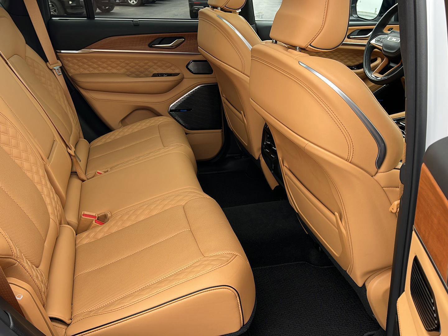 Used 2024 Jeep Grand Cherokee Summit image 16