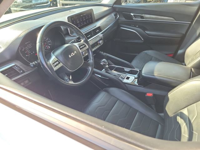 Used 2022 Kia Telluride SX w/ SX Prestige Package AWD/4WD image 3