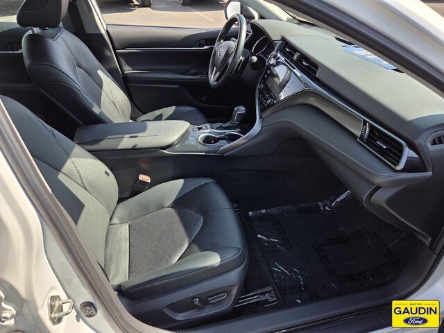 Used 2020 Toyota Camry XSE FWD image 16
