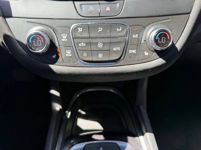 Used 2021 Chevrolet Malibu LT FWD image 25