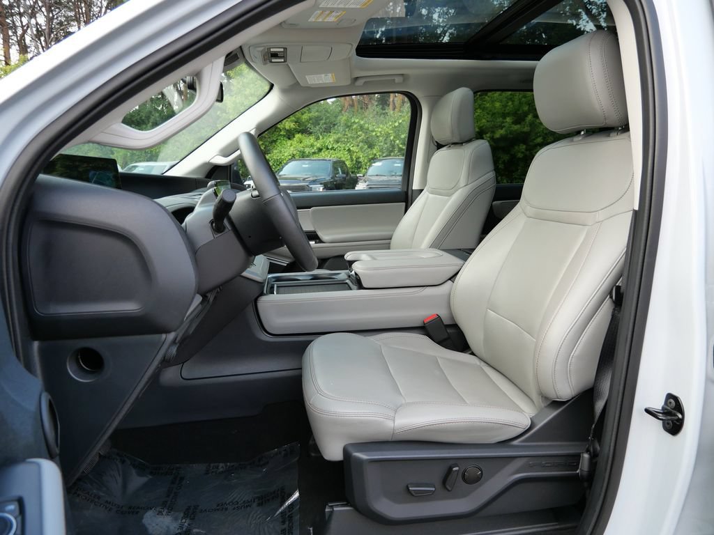 Certified 2025 Ford Expedition Active AWD/4WD image 23