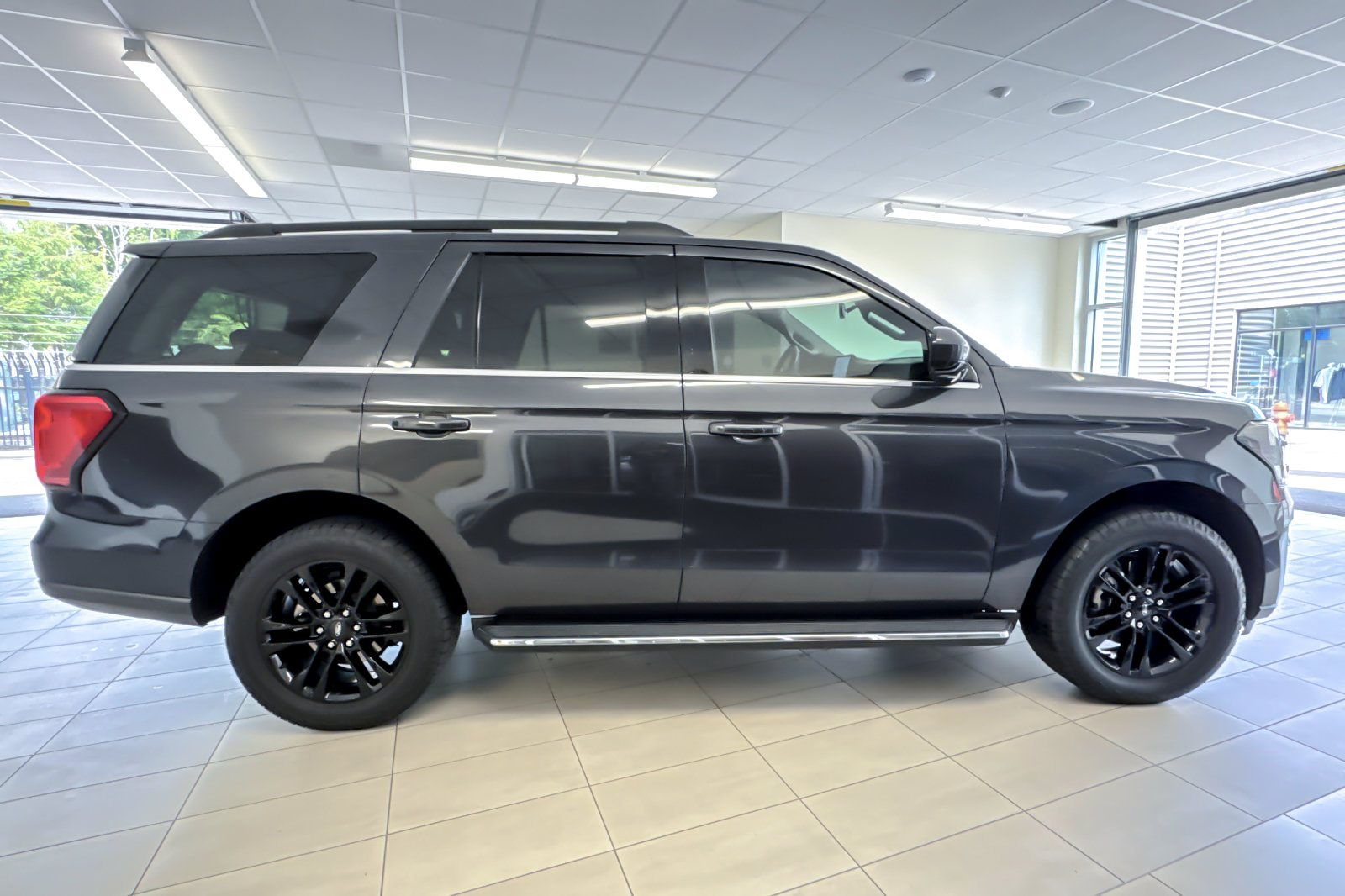 Certified 2022 Ford Expedition XLT AWD/4WD image 3