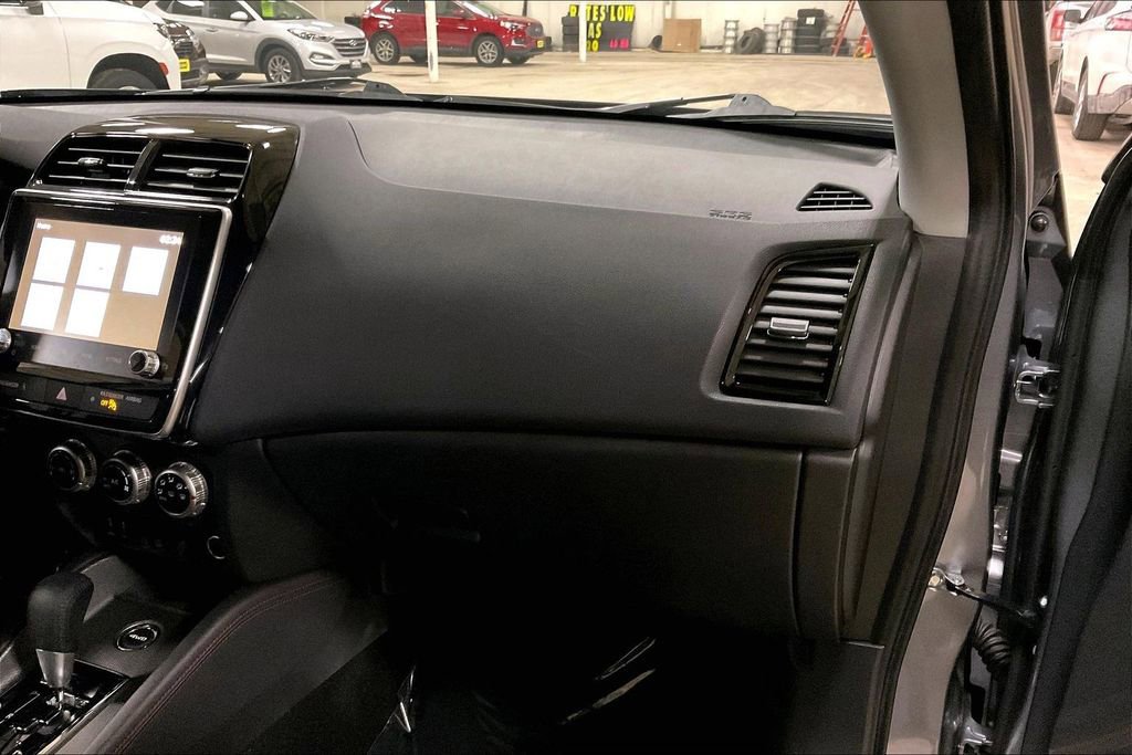 Used 2025 Mitsubishi Outlander Sport SE image 15
