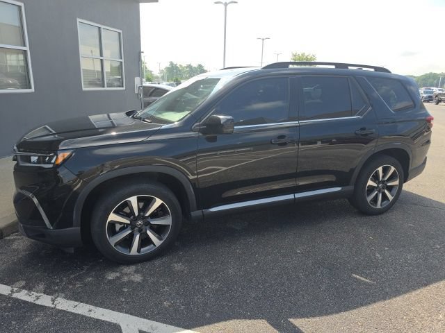 Used 2023 Honda Pilot Touring image 2