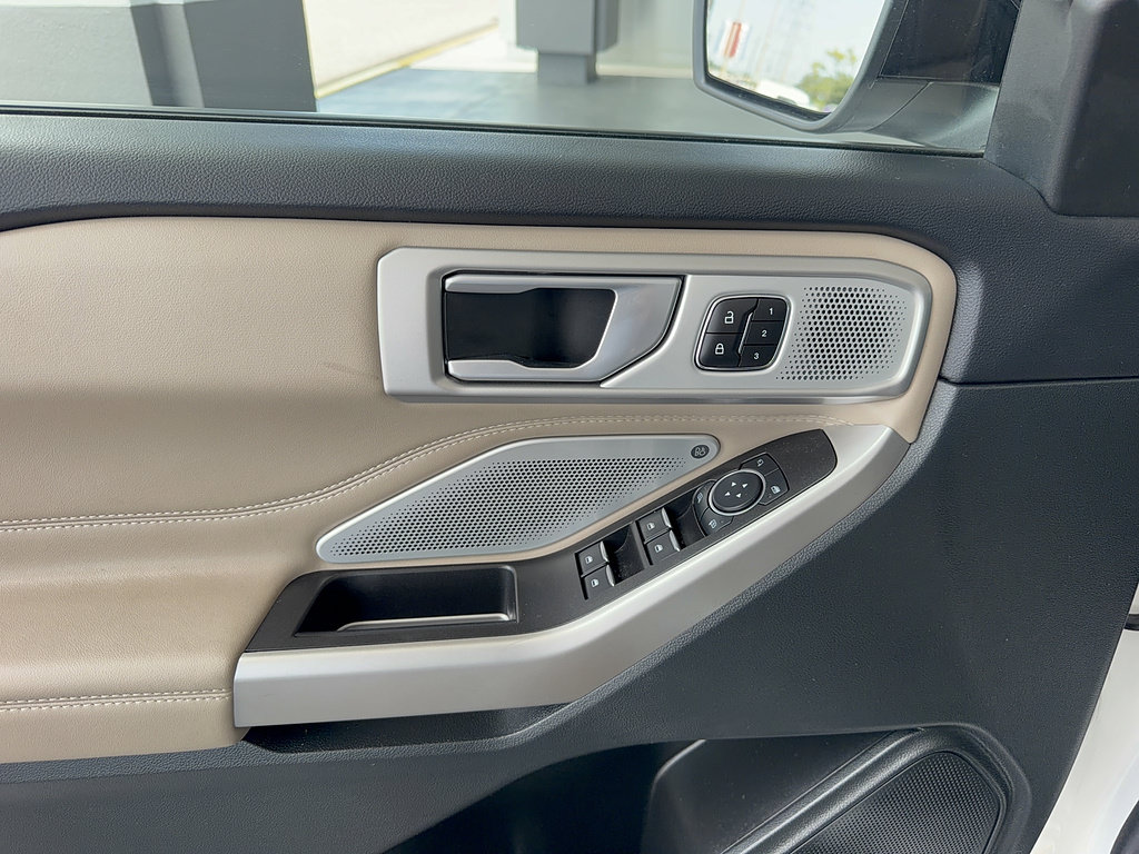 Certified 2023 Ford Explorer Limited w/ Limited Technology Package RWD image 9