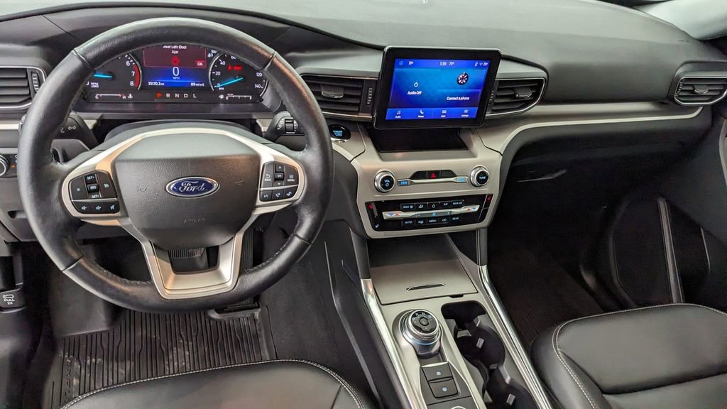 Certified 2022 Ford Explorer XLT w/ Equipment Group 202A image 3