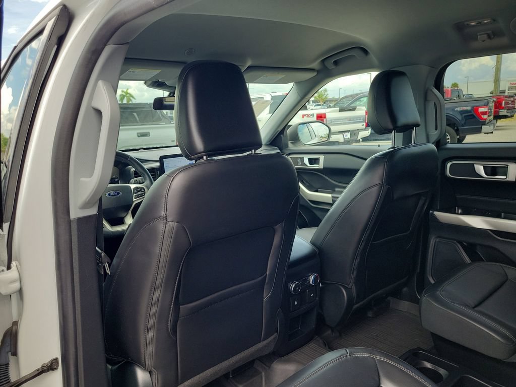 Certified 2021 Ford Explorer XLT w/ Equipment Group 202A AWD/4WD image 13