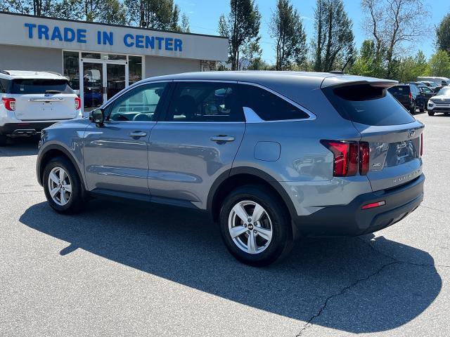 Used 2021 Kia Sorento LX image 4