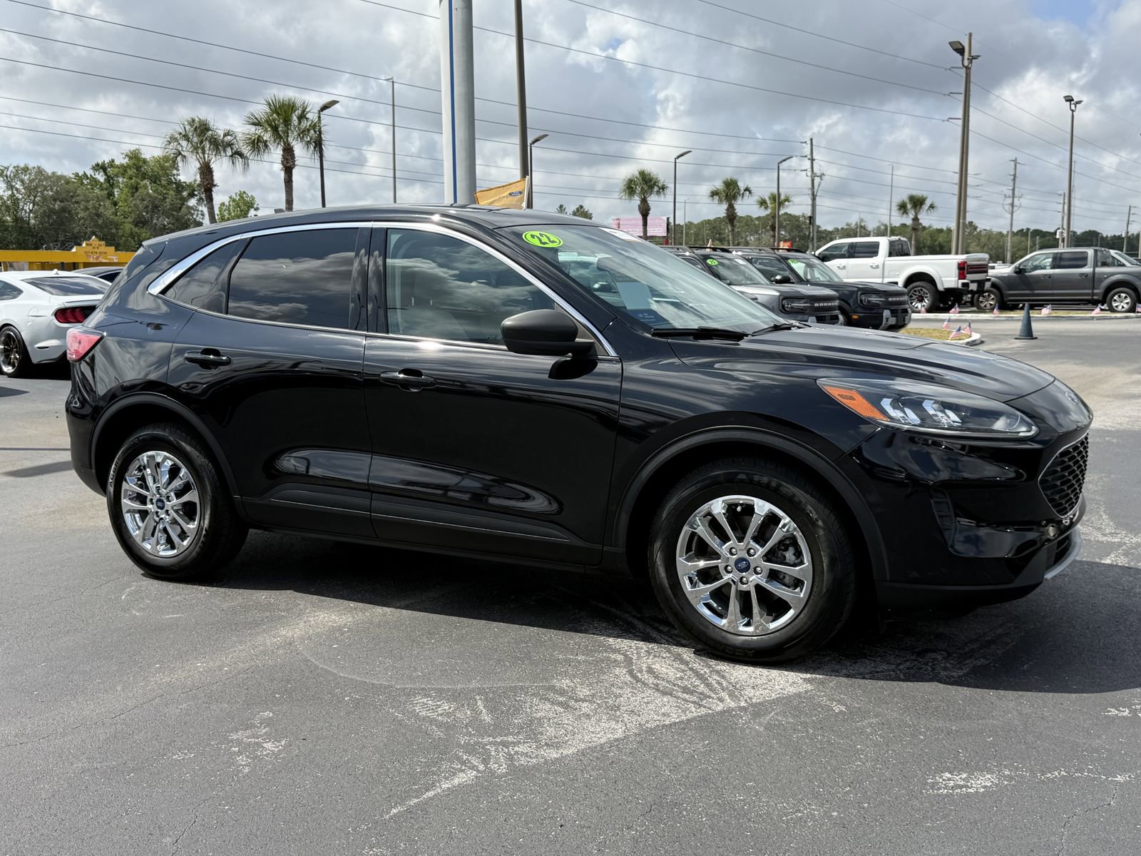 Certified 2022 Ford Escape SE FWD image 2