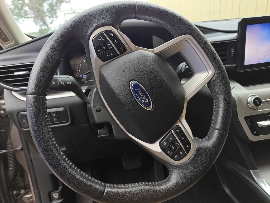 Certified 2021 Ford Explorer XLT w/ Equipment Group 202A RWD image 11
