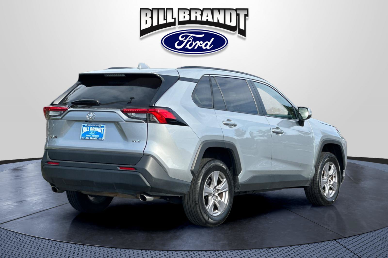 Used 2025 Toyota RAV4 XLE FWD image 3