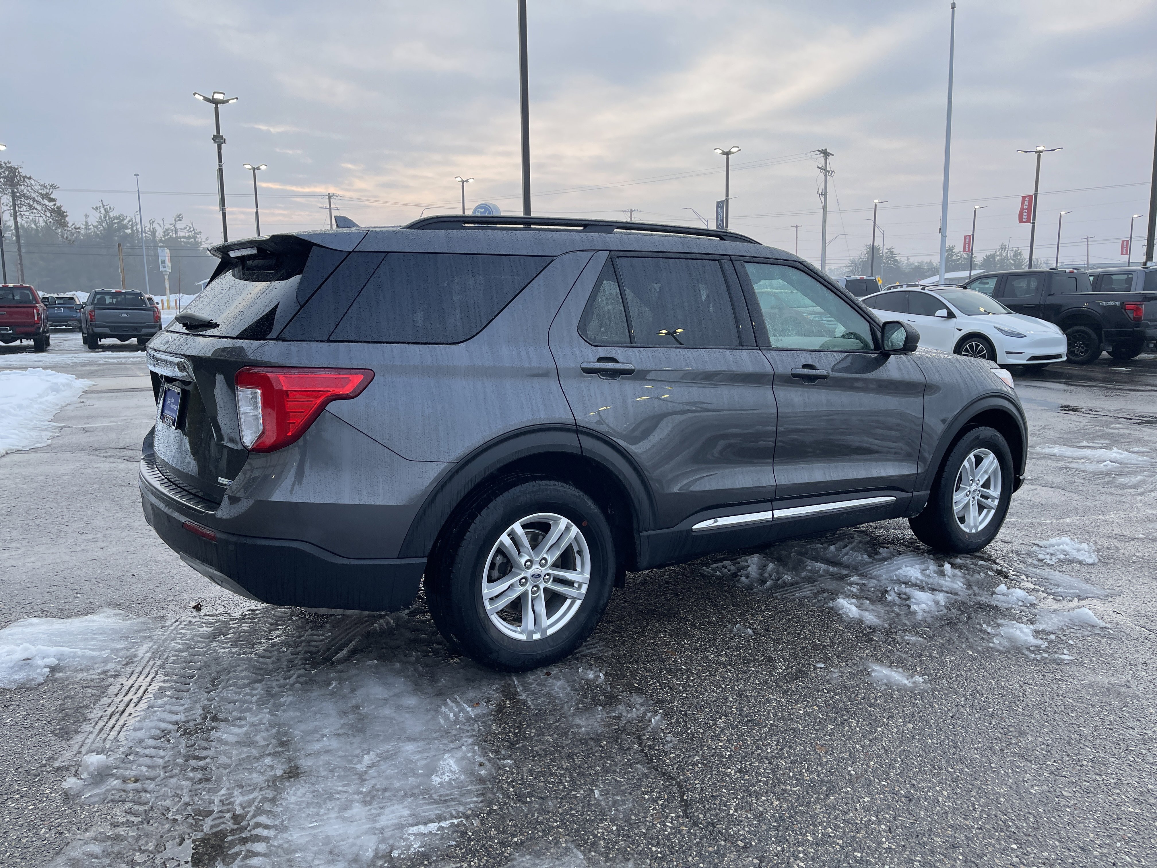 Certified 2020 Ford Explorer XLT w/ Equipment Group 202A image 3