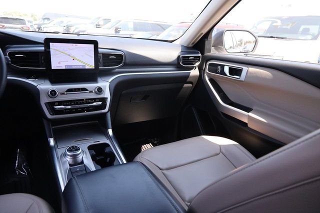 Certified 2021 Ford Explorer XLT w/ Equipment Group 202A AWD/4WD image 28