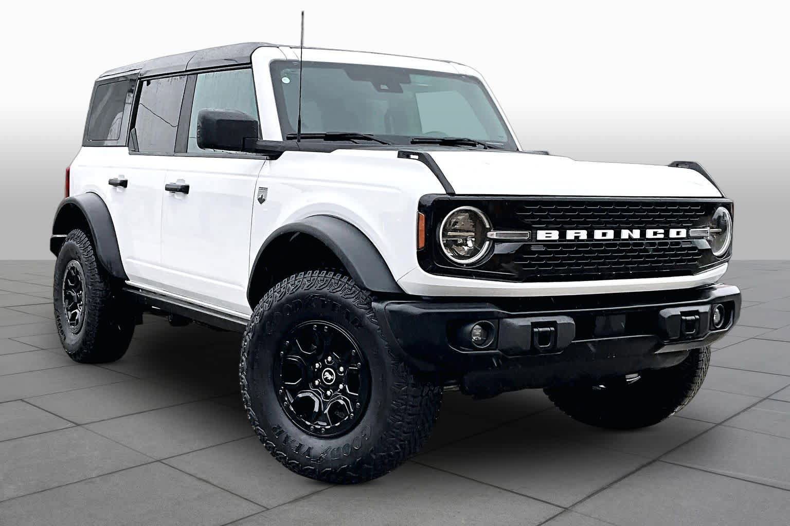 Certified 2025 Ford Bronco Big Bend w/ Black Diamond Package AWD/4WD image 2