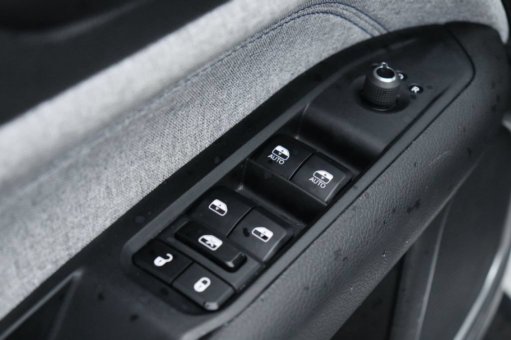 Used 2024 Jeep Compass Latitude AWD/4WD image 14