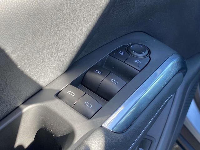 Used 2025 Chevrolet Traverse LT w/ Driver Confidence Package image 19