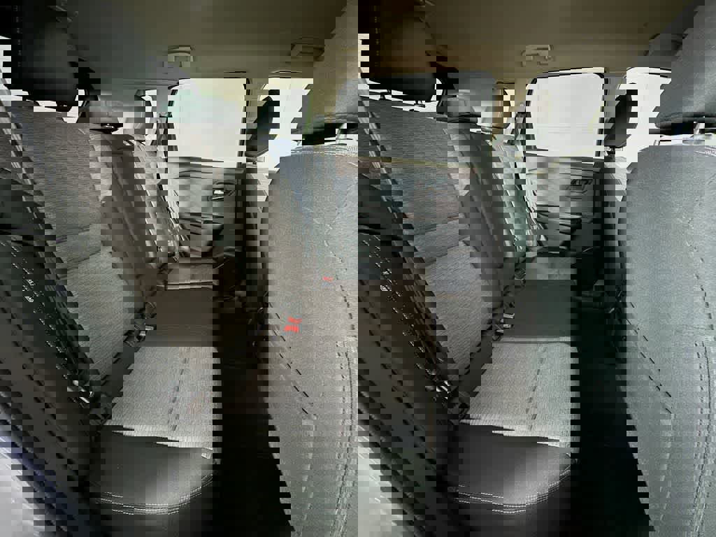 Used 2023 Nissan Rogue SV image 30