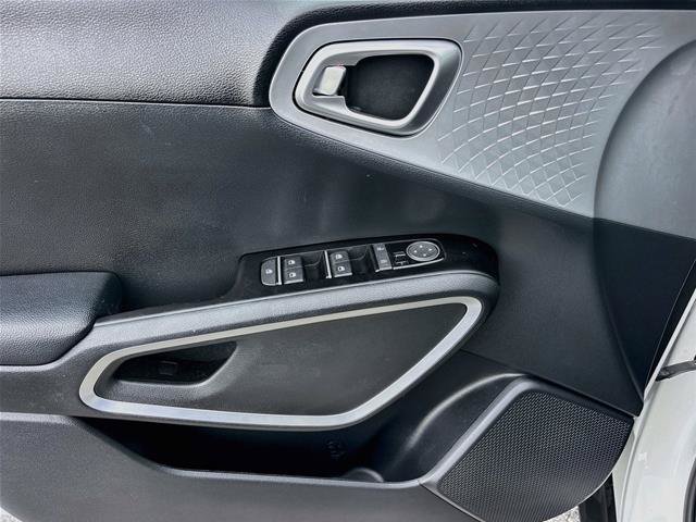 Used 2022 Kia Soul LX w/ Technology Package FWD image 18