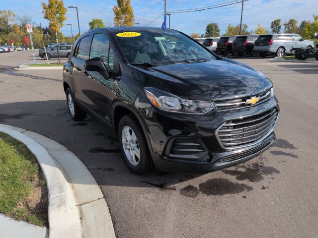 Used 2022 Chevrolet Trax LS w/ Tint and Cruise Package AWD/4WD image 7
