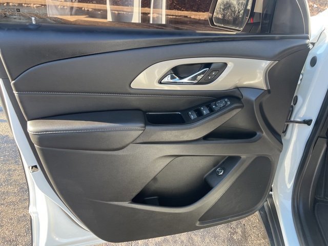 Used 2022 Chevrolet Traverse LT image 19