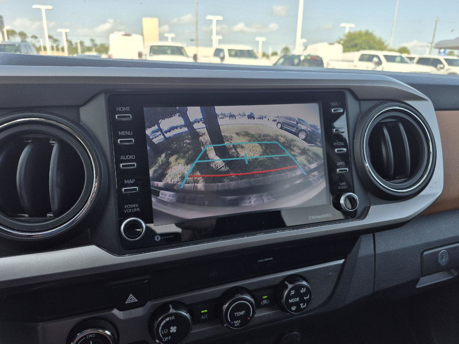 Used 2020 Toyota Tacoma SR5 AWD/4WD image 6