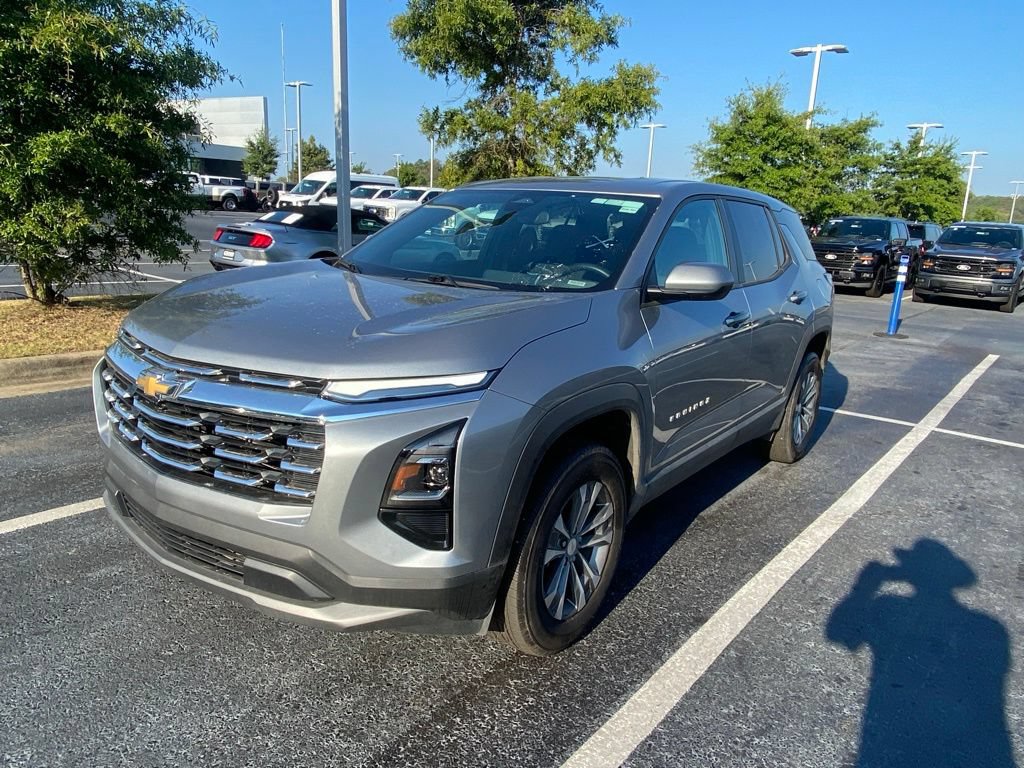 Used 2025 Chevrolet Equinox LT FWD image 3