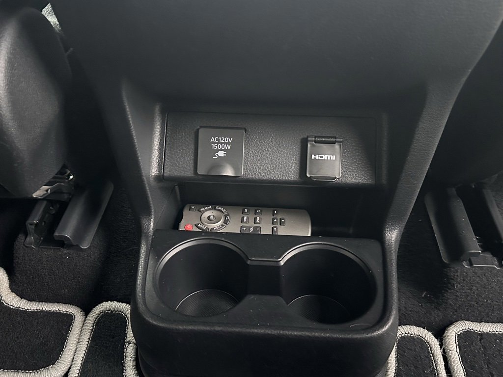 Used 2023 Toyota Sienna XSE image 19