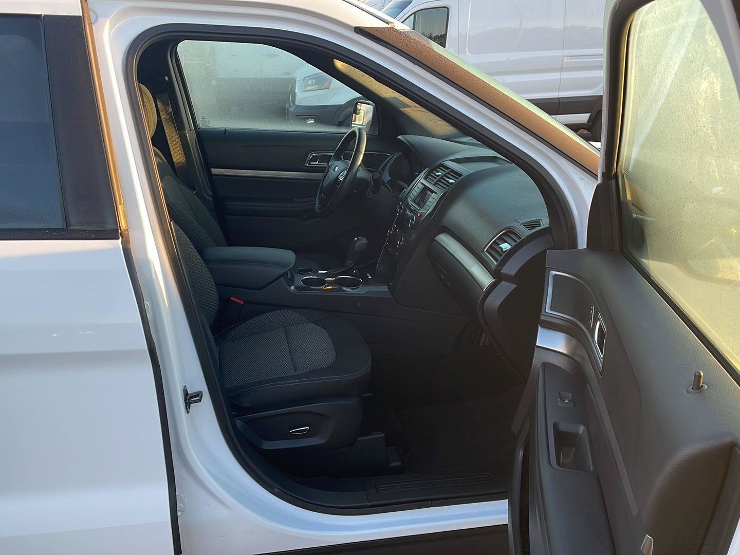 Certified 2018 Ford Explorer XLT FWD image 23