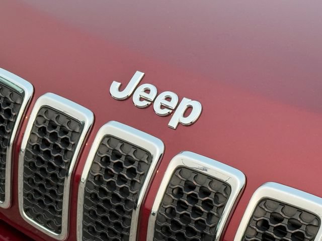 Used 2019 Jeep Cherokee Latitude w/ Popular Appearance Group FWD image 23