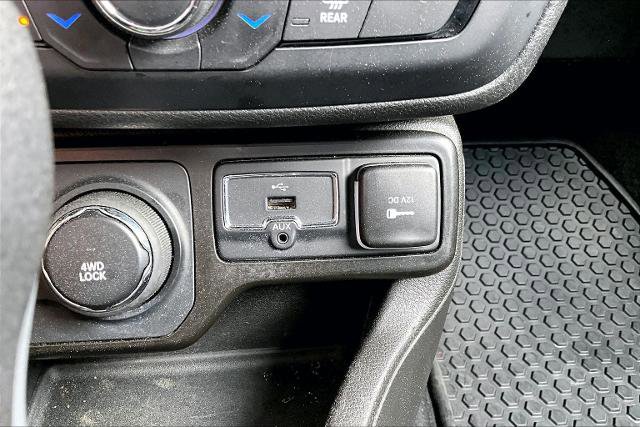 Used 2023 Jeep Renegade Latitude AWD/4WD image 32
