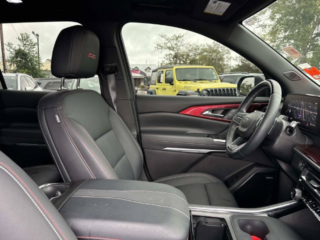 Used 2025 Chevrolet Traverse Z71 w/ Enhanced Driving Package AWD/4WD image 13