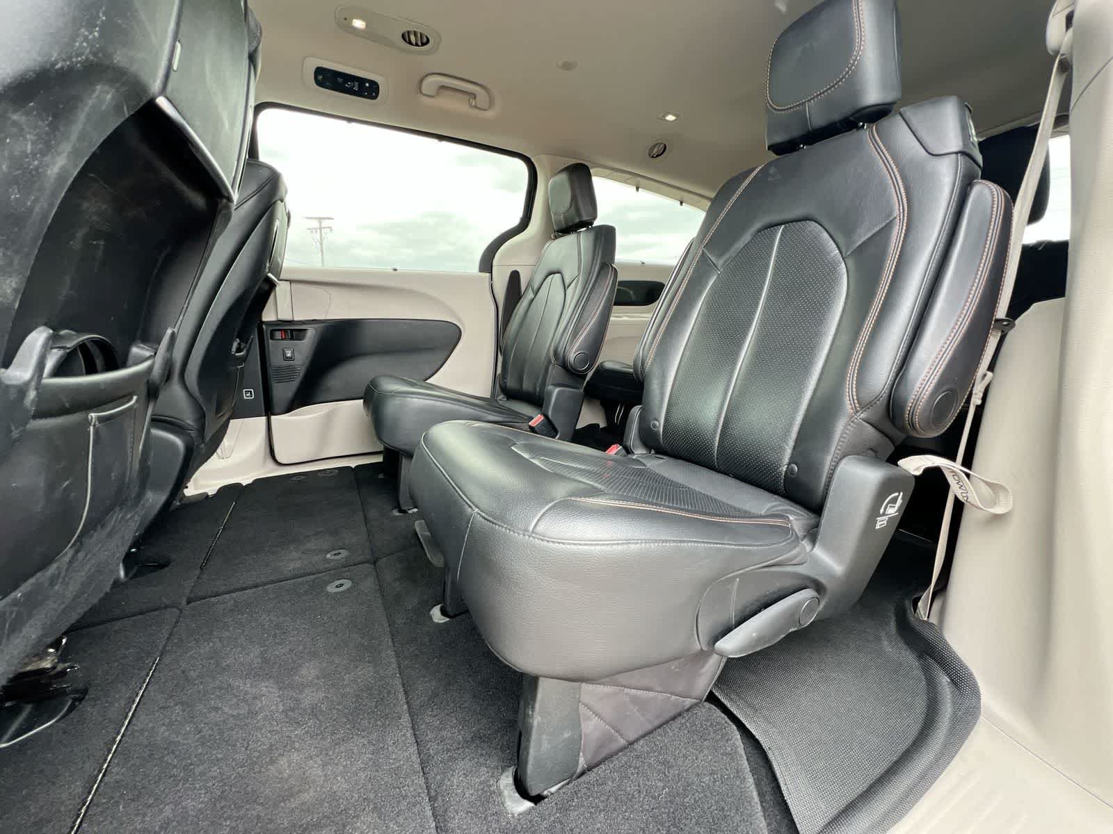 Used 2018 Chrysler Pacifica Touring-L Plus FWD image 19