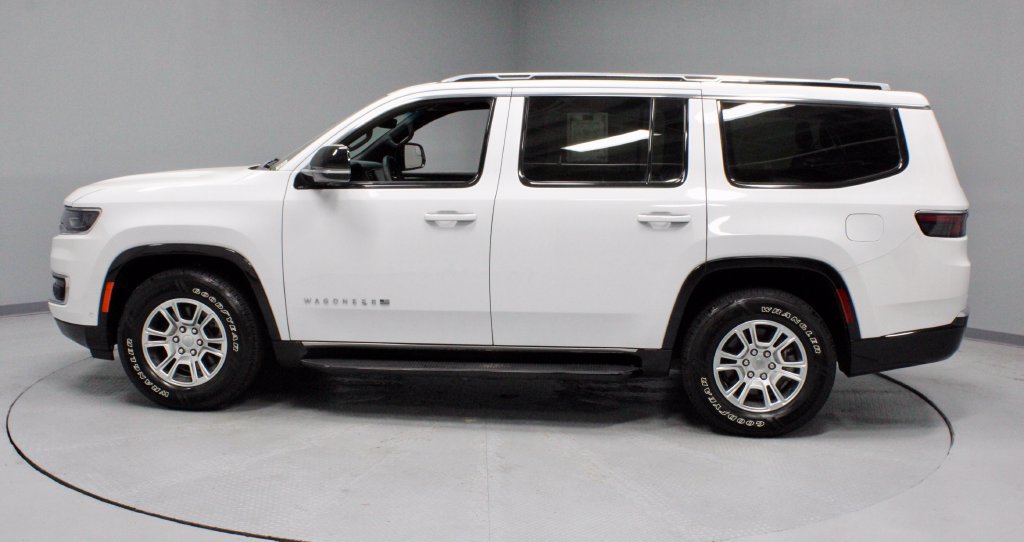 Used 2023 Jeep Wagoneer 2WD image 9