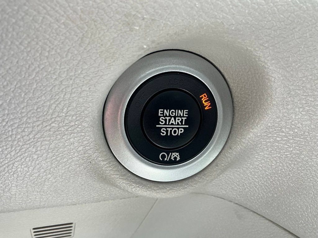 Used 2023 Chrysler Pacifica Touring-L FWD image 39
