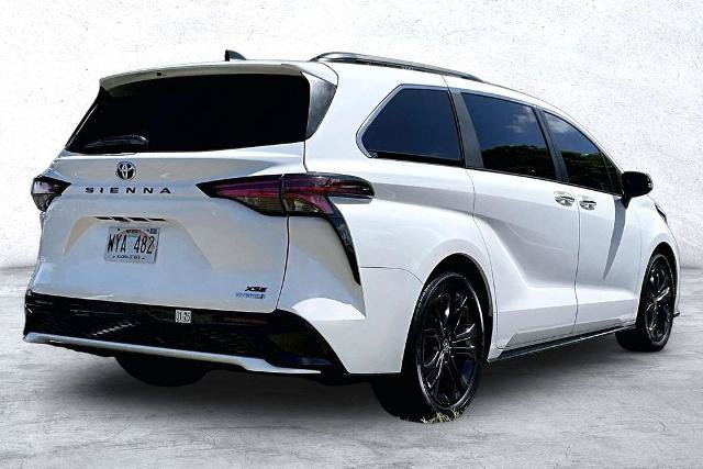 Used 2024 Toyota Sienna XSE FWD image 2