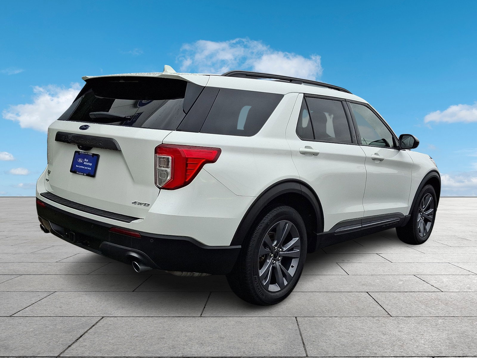 Certified 2023 Ford Explorer XLT w/ Equipment Group 202A image 4