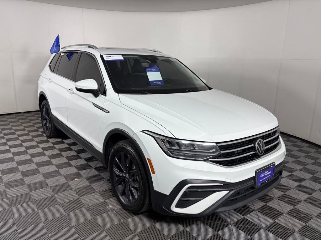 Used 2022 Volkswagen Tiguan SE w/ Panoramic Sunroof Package image 1