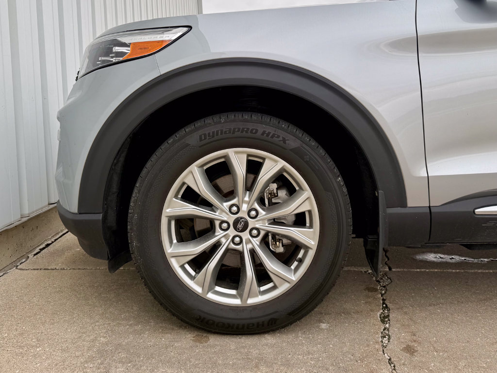Certified 2020 Ford Explorer XLT w/ Equipment Group 202A AWD/4WD image 32