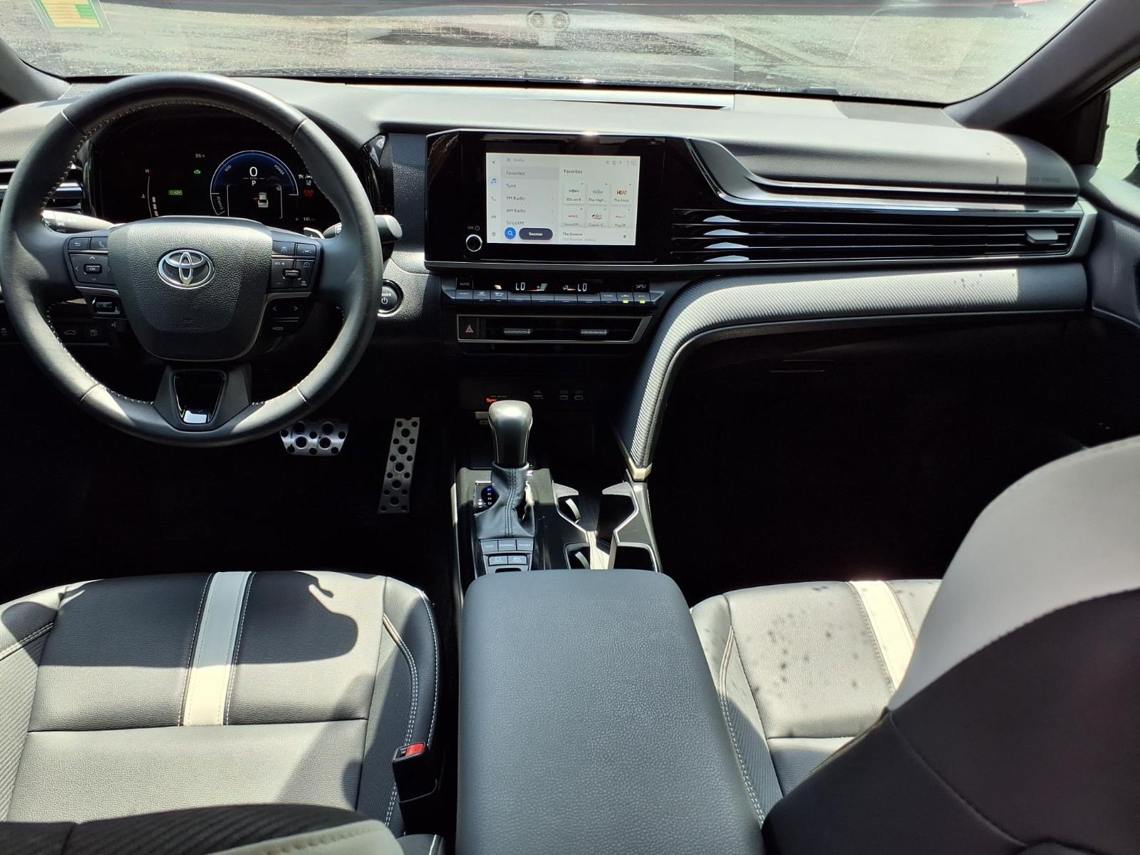 Used 2025 Toyota Camry SE FWD image 12