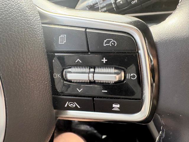 Used 2025 Kia Carnival FWD image 18