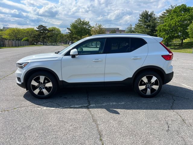 Used 2020 Volvo XC40 T5 Momentum w/ Protection Package Premier AWD/4WD image 6