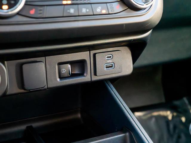 Certified 2024 Ford Maverick Lariat w/ Black Appearance Package image 32