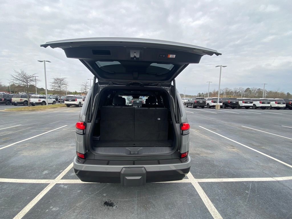 Used 2025 Lexus GX 550 w/ Accessory Package (Z1) image 28